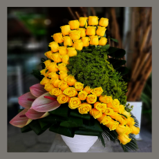 گلدان سفالی با گل طبیعی رز